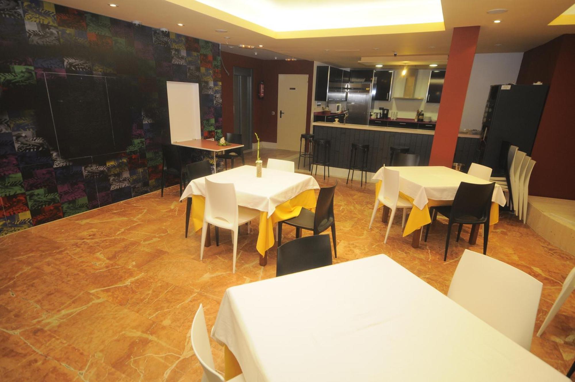Albergue Revolutum Hostel ซาลามังกา ภายนอก รูปภาพ