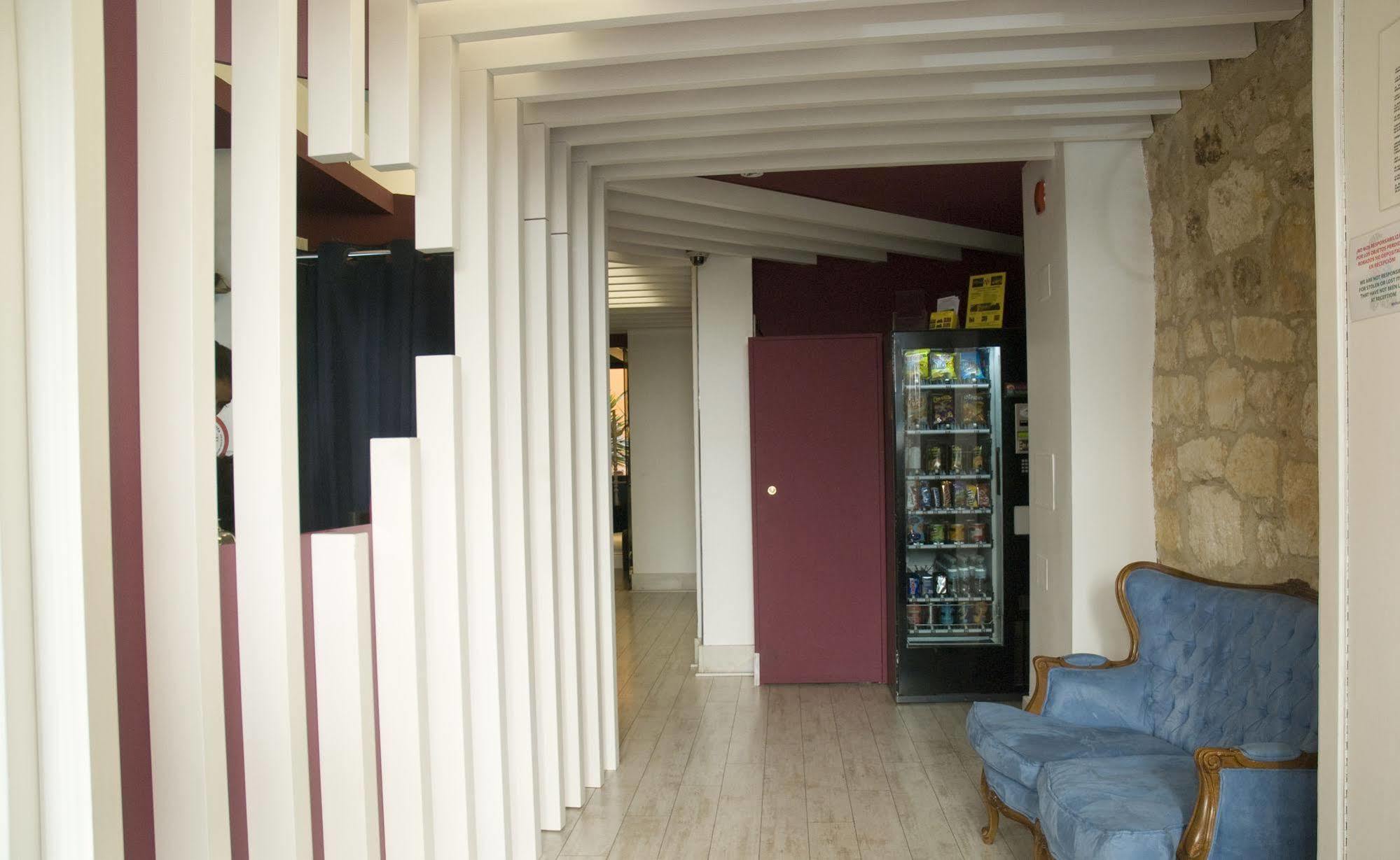 Albergue Revolutum Hostel ซาลามังกา ภายนอก รูปภาพ
