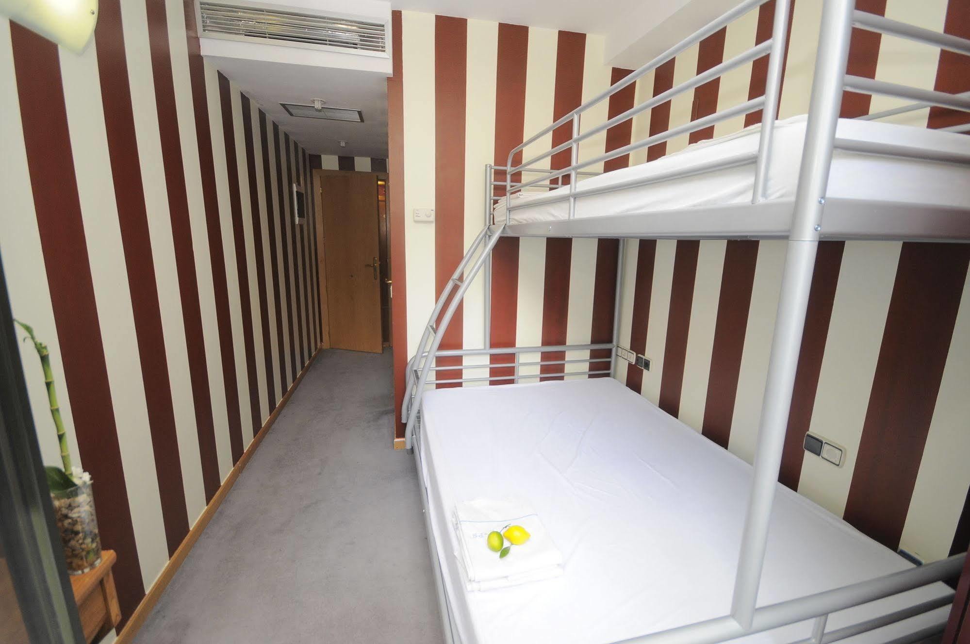 Albergue Revolutum Hostel ซาลามังกา ภายนอก รูปภาพ
