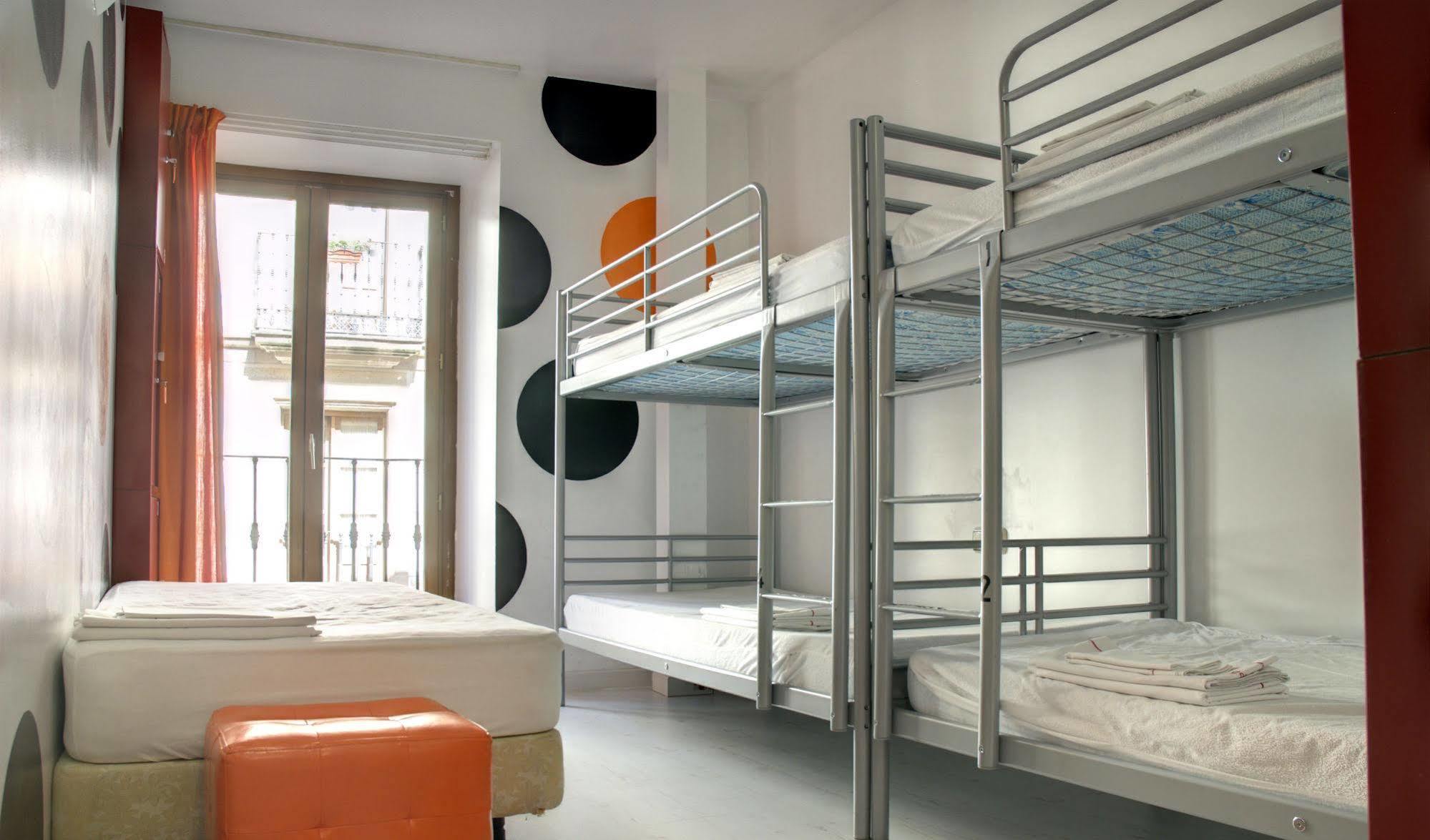 Albergue Revolutum Hostel ซาลามังกา ภายนอก รูปภาพ