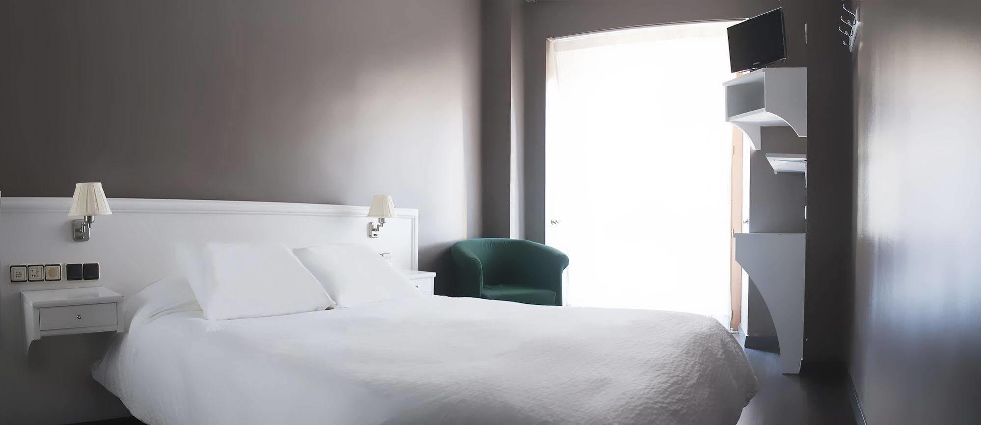 Albergue Revolutum Hostel ซาลามังกา ภายนอก รูปภาพ