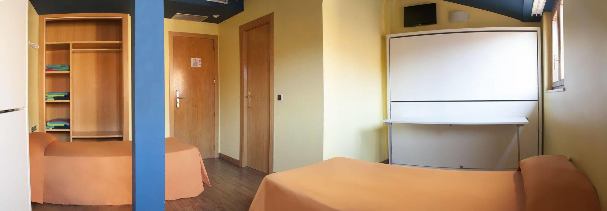 Albergue Revolutum Hostel ซาลามังกา ภายนอก รูปภาพ