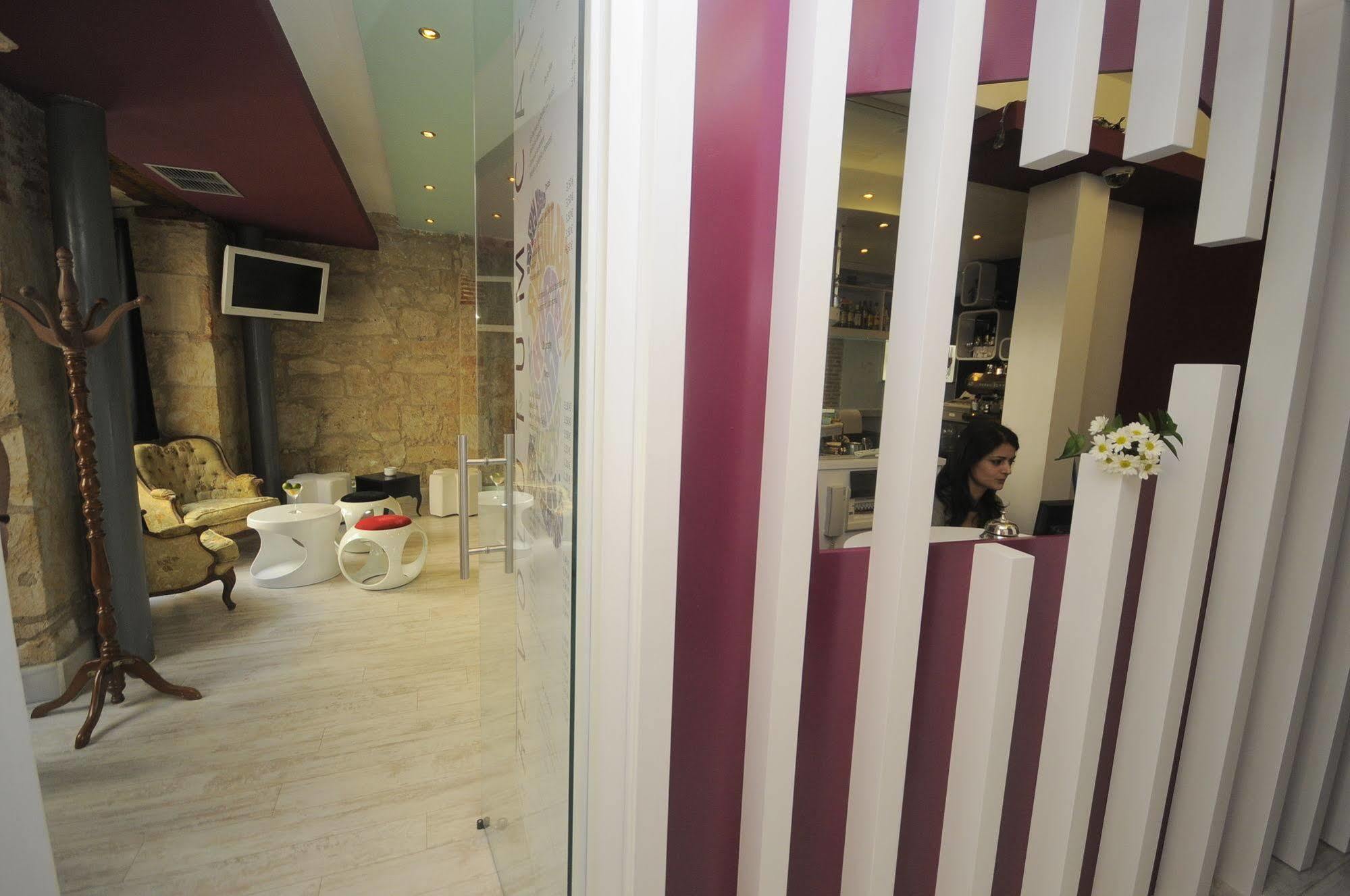 Albergue Revolutum Hostel ซาลามังกา ภายนอก รูปภาพ